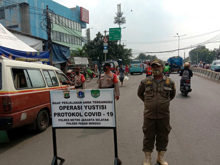  Giat Tibmask, Empat Pelanggar Ditertibkan di Pasar Minggu 