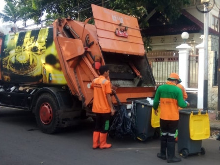 Hari ke-4 Pelaksanaan PSBB, Volume Sampah di Jakarta Pusat Menurun Sekitar 20 Persen
