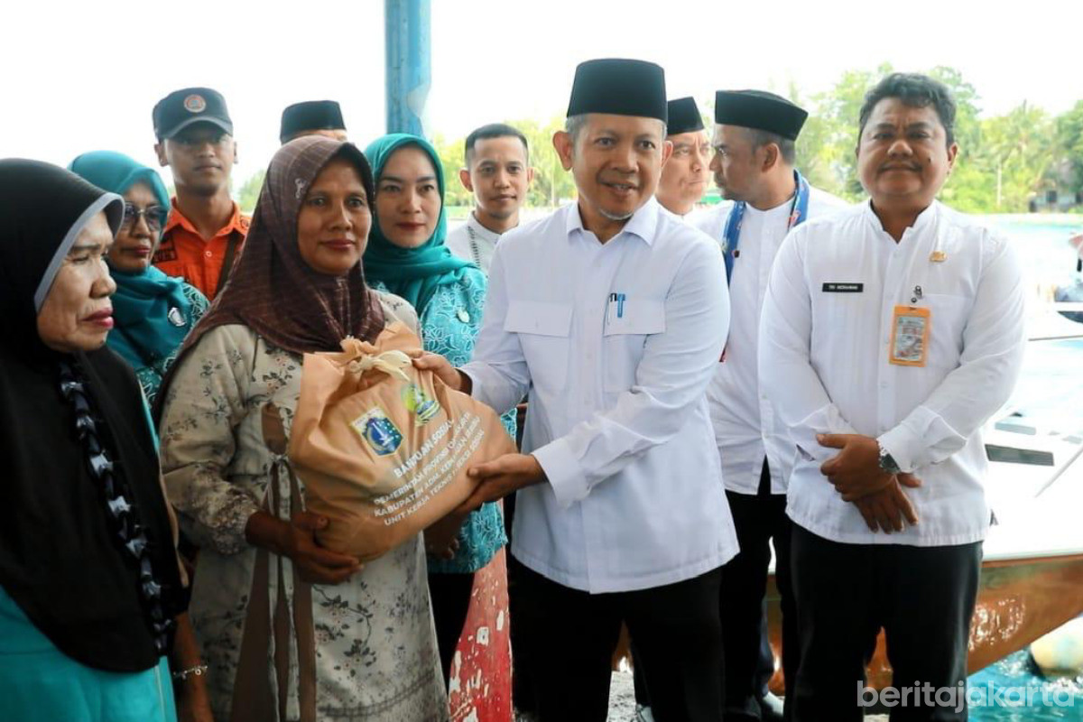 Warga Kepulauan Seribu Bahagia Terima Bantuan Sembako 