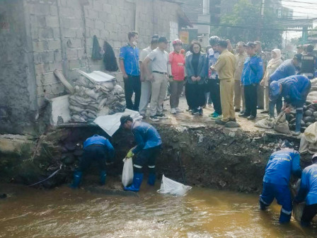 Perbaikan Turap Longsor di Kali Baru Kramat Jati