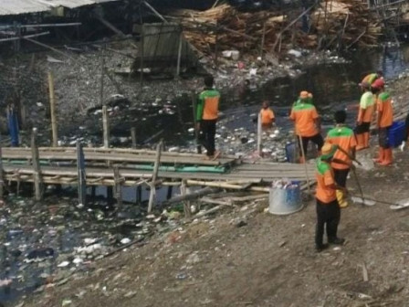 Lanjutan Pembersihan Sampah di Kalibaru Libatkan PPSU se-Kecamatan Cilincing