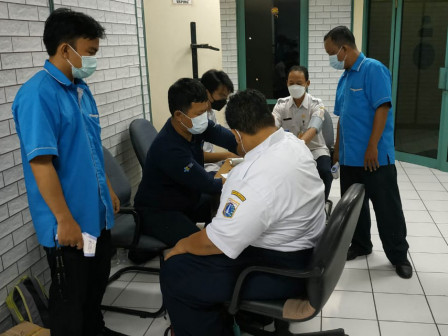 Pegawai OPD Kepulauan Seribu Mendapatkan Vaksinasi Covid-19 