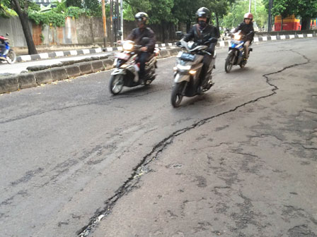 Waspada, Jalan Halimun Waduk Rusak