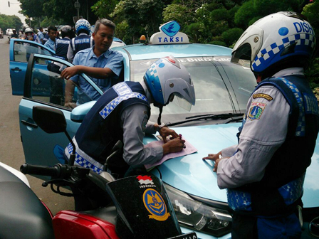 Belasan Taksi di Cilandak KKO Ditindak