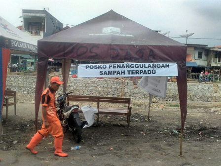        Enam Lokasi Pembuangan Sampah Sementara di Pinggir Kali Sentiong Dikosongkan