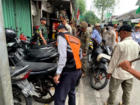 45 Petugas Gabungan Gelar Rabu Tertib di Jalan Howitzer