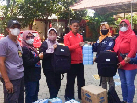 PMI Jakut Distribusikan Makanan Siap Saji ke Korban Kebakaran Sukapura 