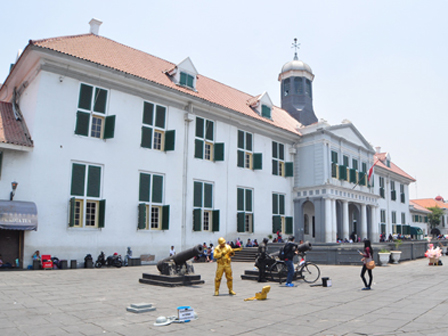 Gedung Kertha Niaga Kota Tua Dicat Ulang