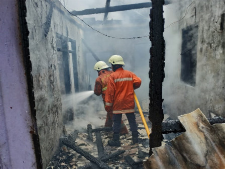  Kebakarsn Rumah di Pondok Ranggon Dipadamkan Petugas 