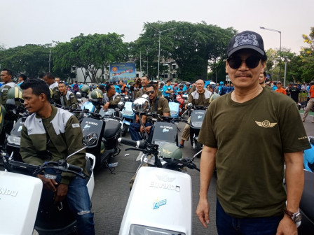 Komunitas Motor Listik Elvindo Meriahkan Jakarta Langit Biru