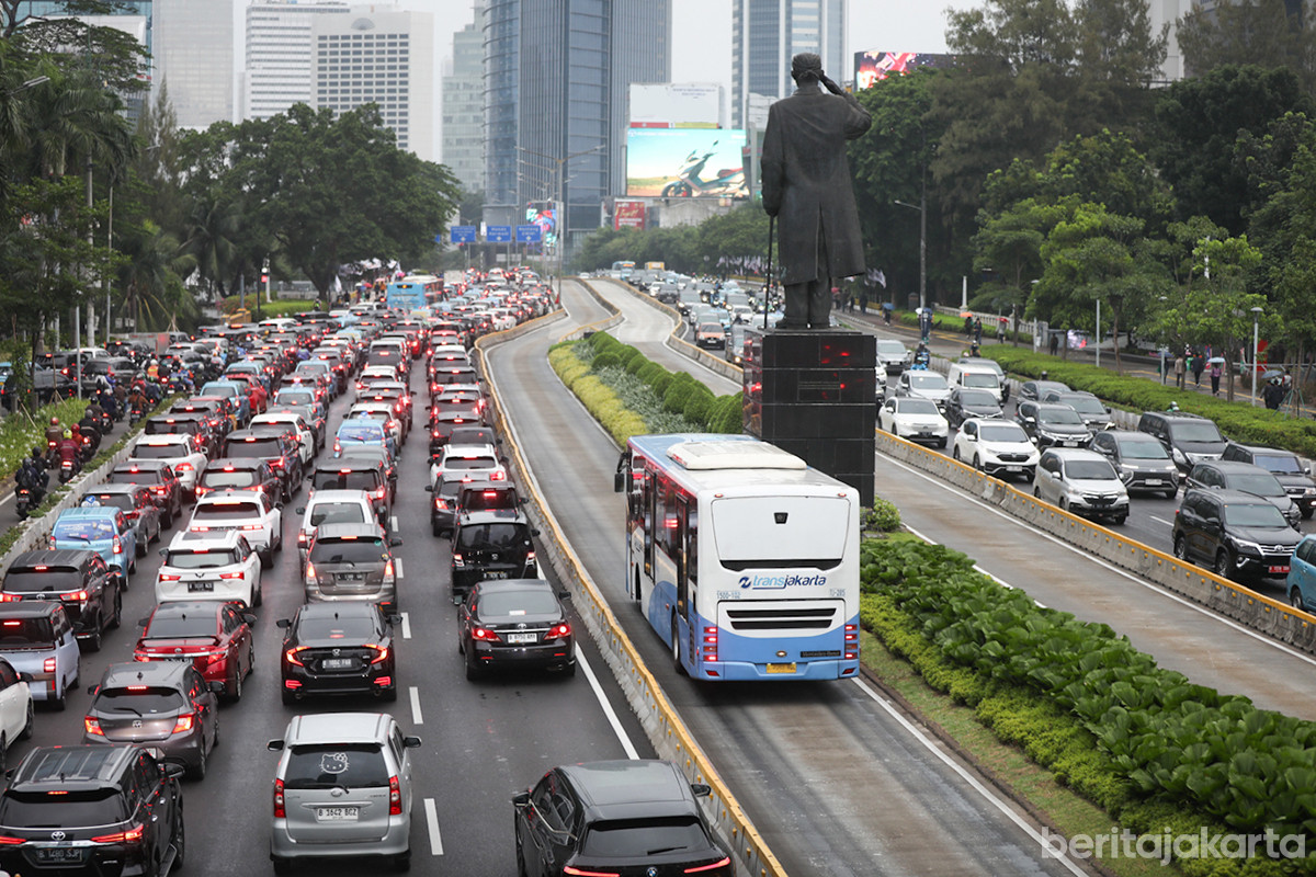 Penumpang MRT Jakarta