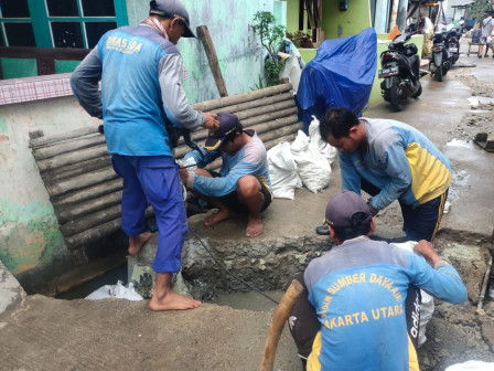 Pembuatan Crossing Saluran di Kampung Nelayan Rampung 2 Pekan