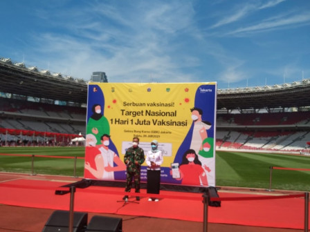 Warga Jakarta Antusias Serbu Vaksinasi Massal di Stadion GBK