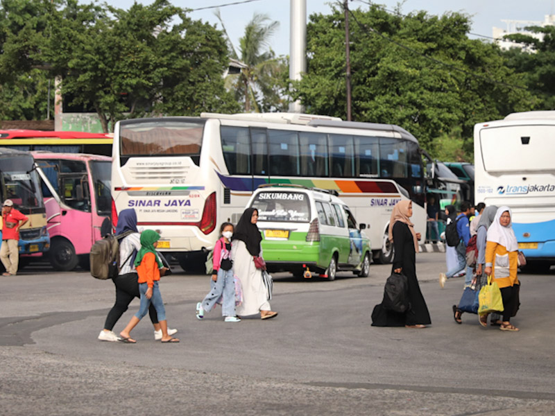 Arus Balik Penumpang Nataru di Terminal Bus Kalideres Mulai Meningkat 