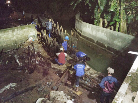 Tanggul Jebol di Jati Padang Mulai Diperbaiki