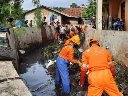  80 Personel Gabungan Kerjabakati Bersihkan Saluran Phb Akon Susukan 