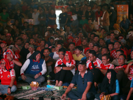 Sandi Nobar Final Piala Dunia Bareng Pedagang Pasar Induk