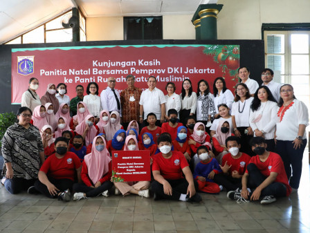 Panitia Natal Pemprov DKI Jakarta Gelar Kunjungan Kasih ke Panti Rumah Piatu Muslimin 