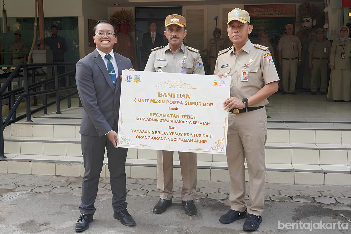 Serah terima bantuan delapan unit pompa bor untuk Kecamatan Tebet, Jakarta selatan