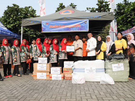 DWP DKI Jakarta Berikan Bantuan Ke Penyitas Kebakaran Petojo Selatan 