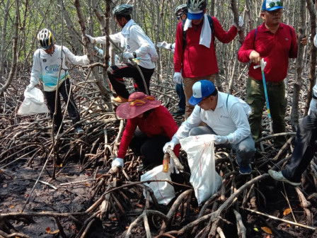 Aksi Bersih-bersih Digelar di Taman Mangrove Pulau Untung Jawa