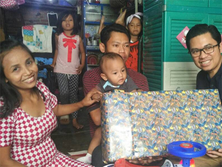 Anak Lahir di Bus Transjakarta Terima Bingkisan