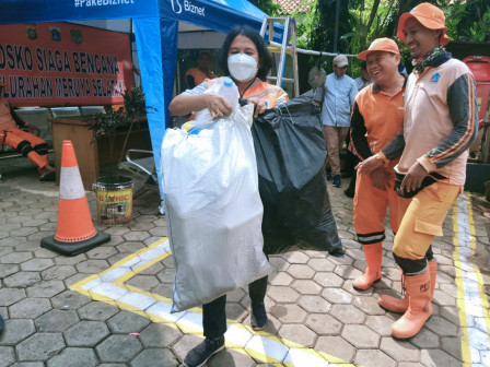 229 Sampah Berhasil Ditimbang Di Kelurahan Meruya Selatan
