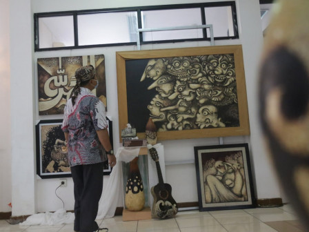 60 Lukisan Berbahan Limbah Plastik Dpamerkan di Kantor Kelurahan Rawamangun