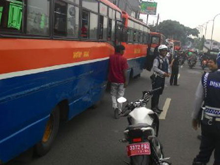 22 Kendaraan Di Stop Operasi Di Perlintasan Kereta Api Galur