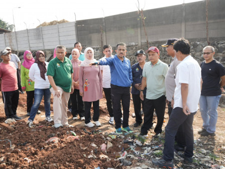 Anwar Tinjau Rencana Pembangunan TPS Terpadu di Pasar Induk Kramat Jati 