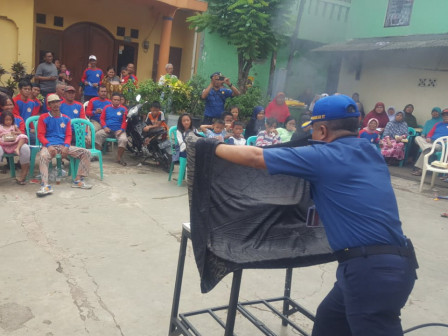 50 Warga Cipinang Ikuti Pelatihan Penanggulangan kebakaran