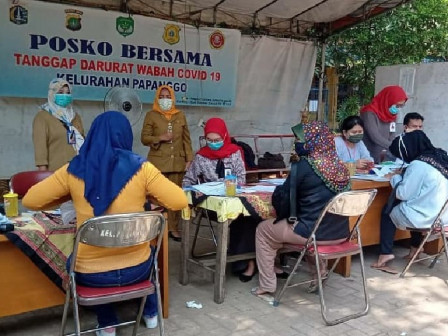 Distribusi Dana Operasional Kader Baru Dasawisma Jakut Terapkan Protokol Kesehatan