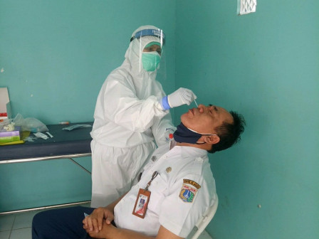 21 Pegawai Kecamatan Kramat Jati Swab PCR Massal