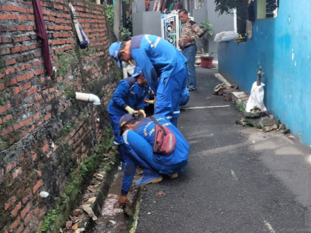 Saluran Air di Jl Dewa Ciracas Diperbaiki