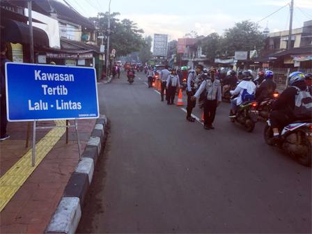 Sudinhub Jaksel Lakukan Pengaturan Lalin di Lenteng Agung