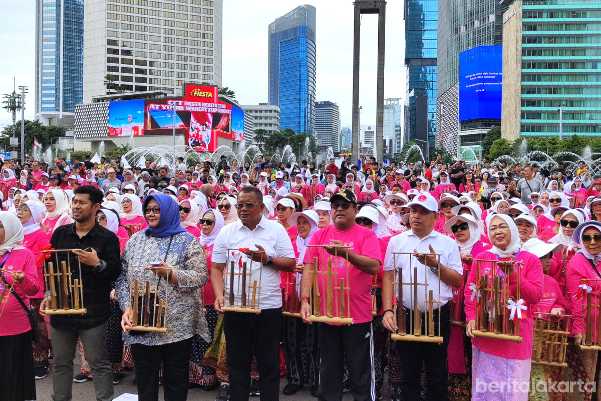 Seribu Lansia Rayakan 15th World Angklung's Day di CFD Bundaran HI