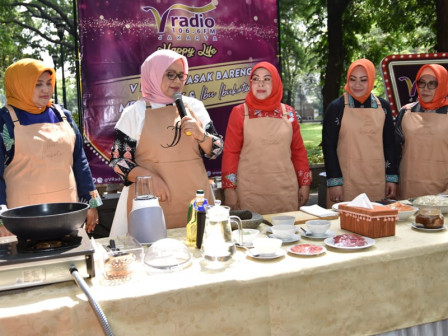 V Radio dan Mpok Fery ajak Ibu Ibukota Masak Tauge Goreng Khas Betawi