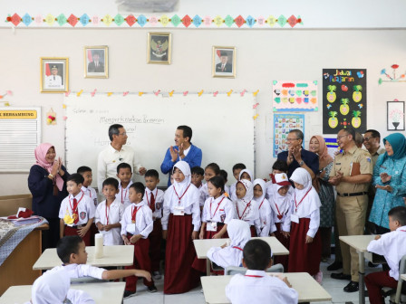 Pj Gubernur Heru Minta Sekolah Kurangi Penggunaan Plastik 