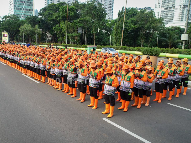 Dinas LH Kerahkan Petugas dan Armada Dukung Kebersihan HUT ke-79 Bhayangkara di Monas