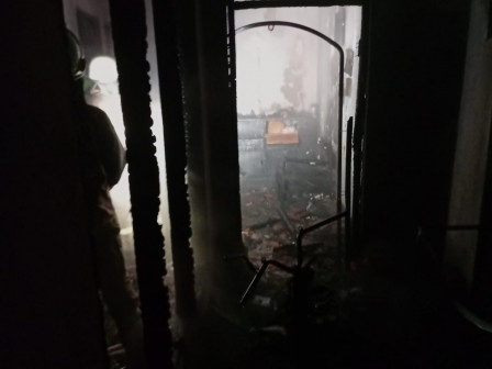 Sudin Gulkarmat Jaksel Berhasil Padamkan Kebakaran Dua Rumah di Cipulir
