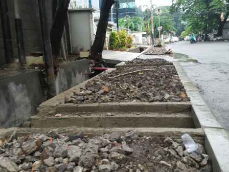 Perbaikan Trotoar Jl Tanah Abang III Dilanjutkan