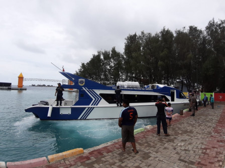 Kapal Dishub Layani Wisatawan ke Pulau Seribu