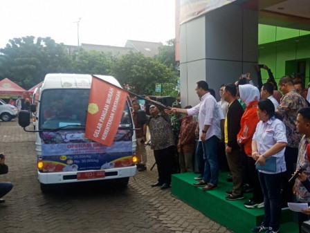 Anies Lepas Operasi Pasar Bawang Putih dan Cabai Merah ke 22 Pasar di Jakarta