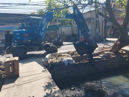 Pengerukan Saluran di Bendungan Melayu Capai 50 Persen 