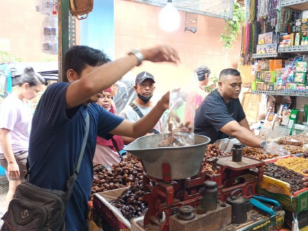 Ramadan, Membawa Keberkahan Pedagang Kurma Pasar Jatinegara