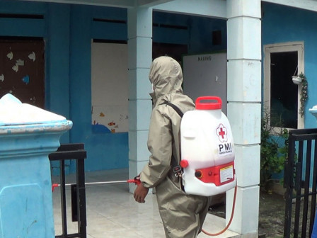 Rumah Warga Terkonfirmasi Covid-19 dan Ruang Publik di Pulau Pramuka Disemprot Disinfektan 