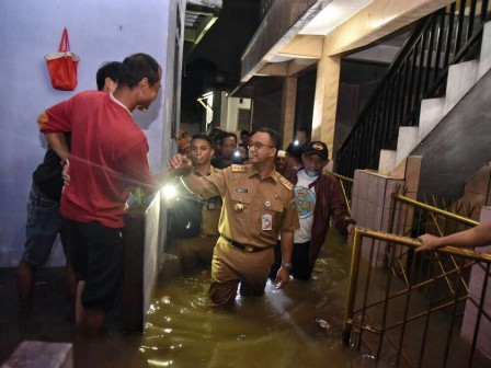 Anies Pastikan Korban Banjir Jati Padang Tertangani