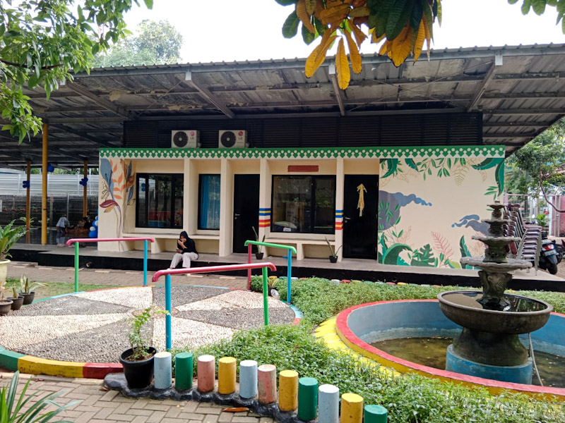 https://multimedia.beritajakarta.id/photo/2014_508c75c8507a2ae5223dfd2faeb98122/RPTRA Susukan Ceria Dipercantik 