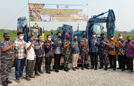 Pemkot Jakut - TNI AL Kerjasama Bangun Normalisasi Saluran Air di Marunda