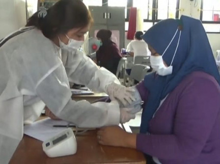 Ratusan warga Cakung Timur Ikuti Vaksinasi di Dua Lokasi 